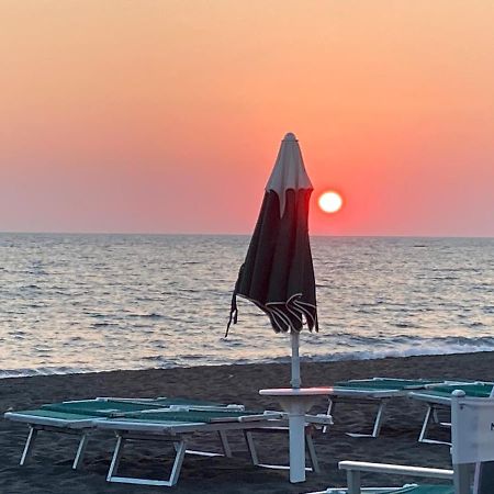 Rosso Tramonto Luxury-White- Ladispoli, Lungomare Regina Elena 58ヴィラ エクステリア 写真